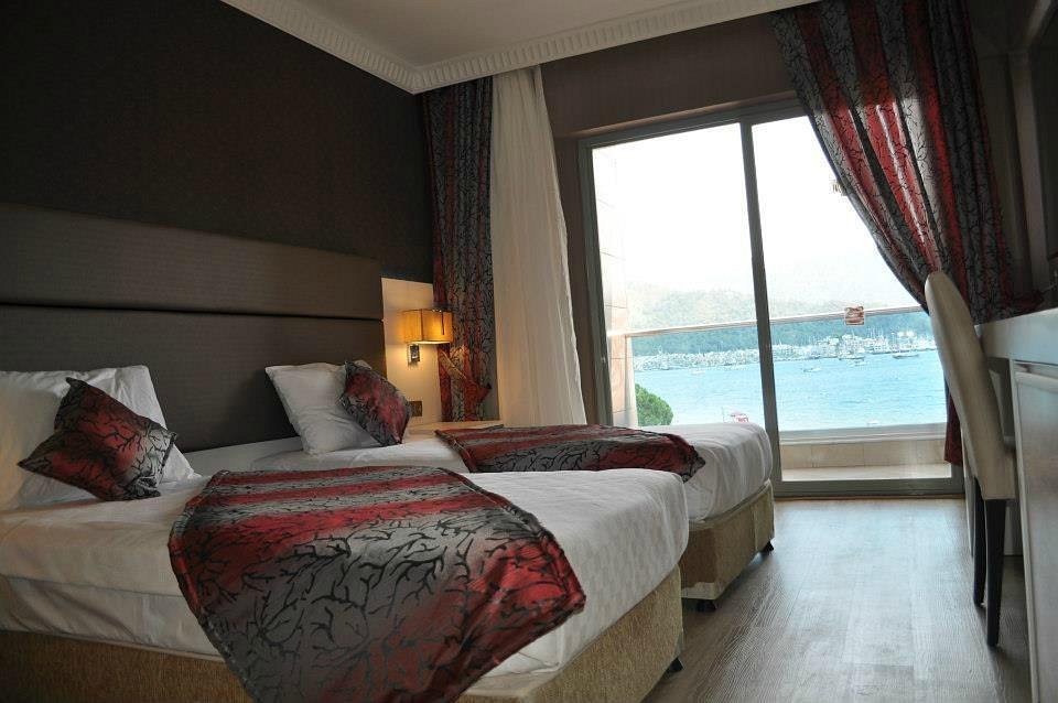 Point Beach Hotel photo 8