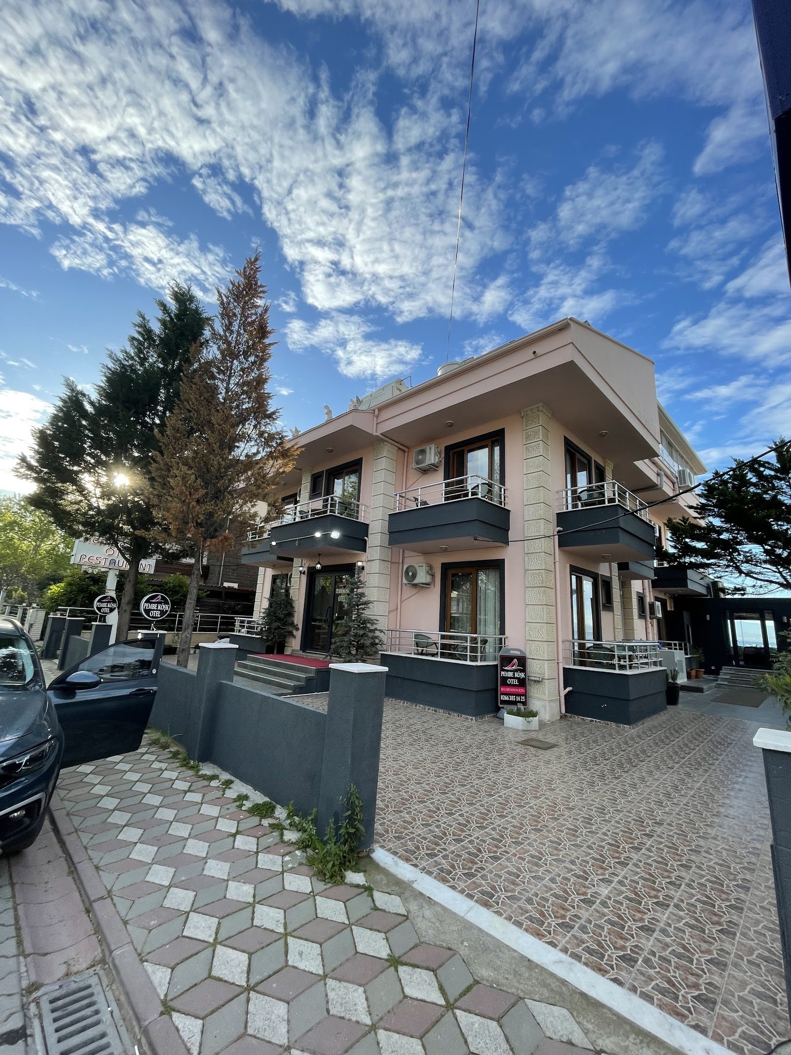 Pembe Köşk Otel — Akçay, Balıkesir