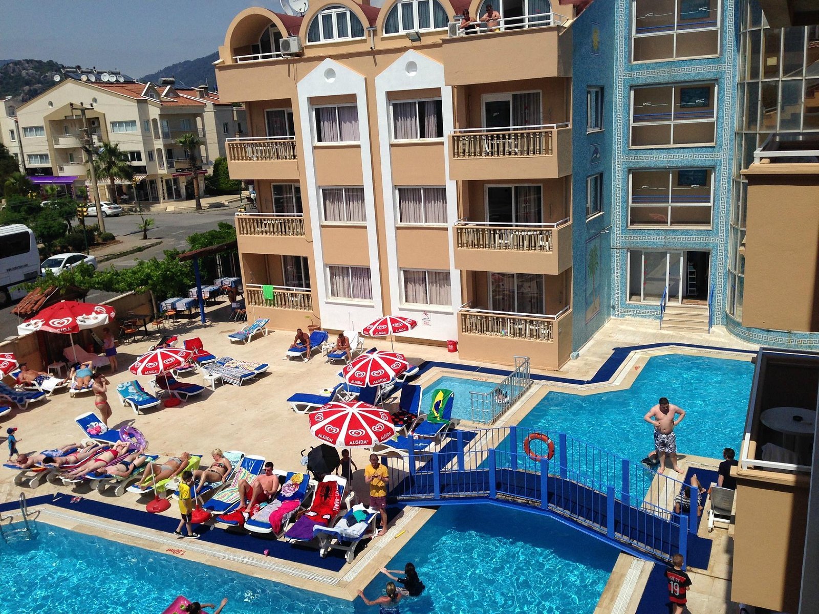 Long Beach Family Suite photo 2
