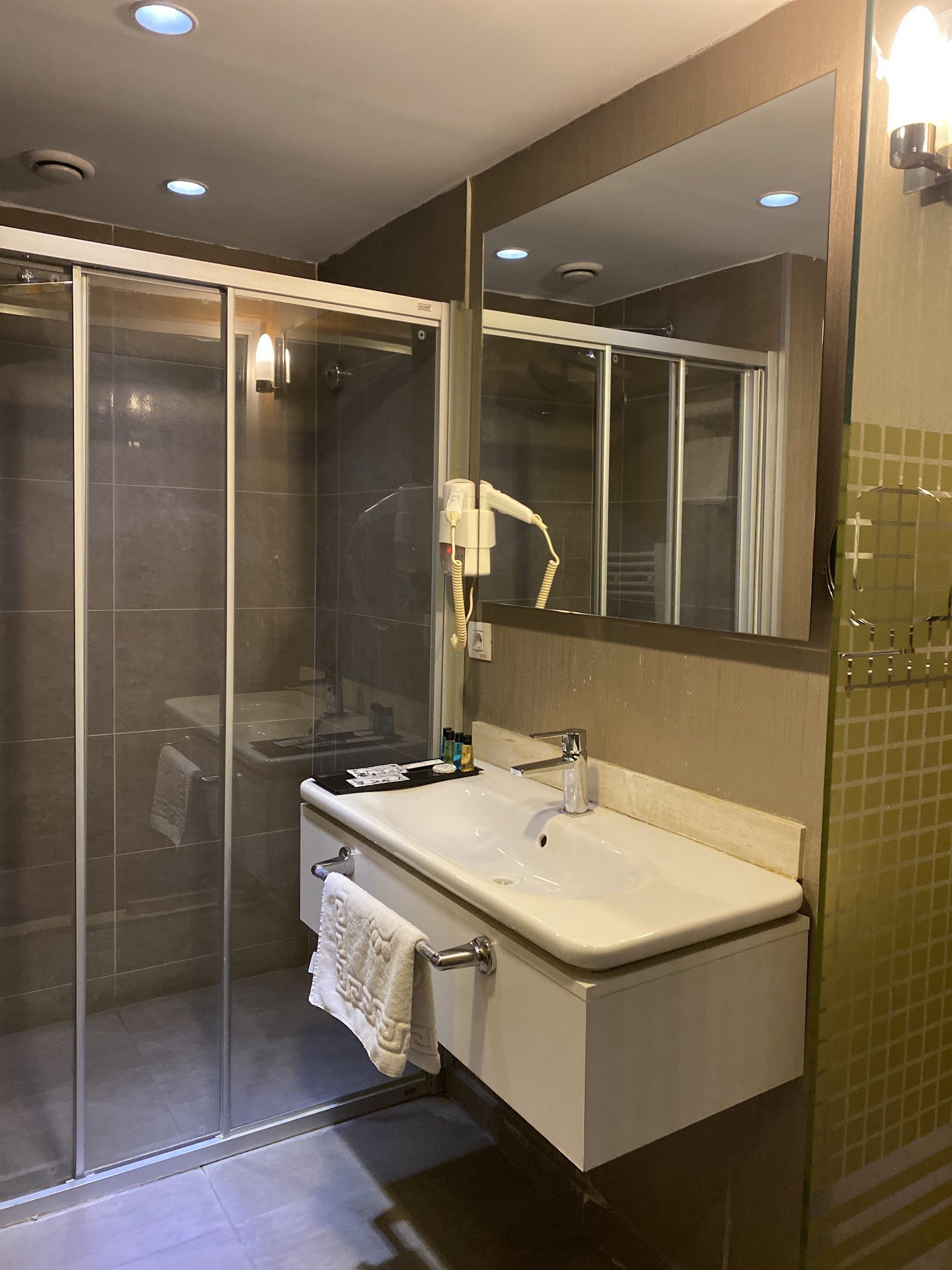 The Crater Hotel photo 4
