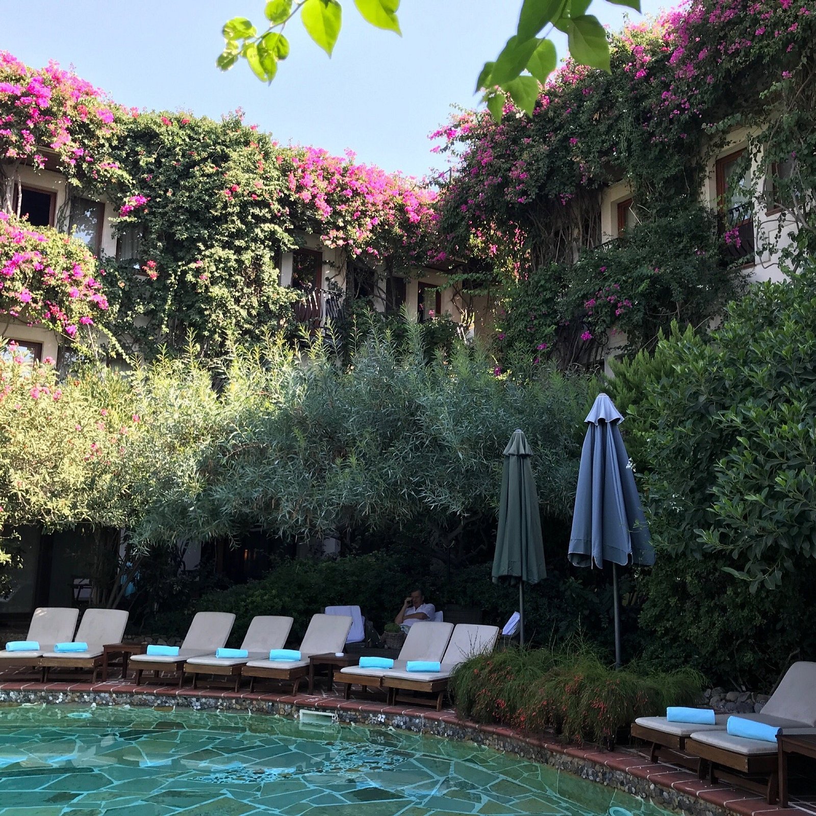 El Vino Hotel & Suites photo 3