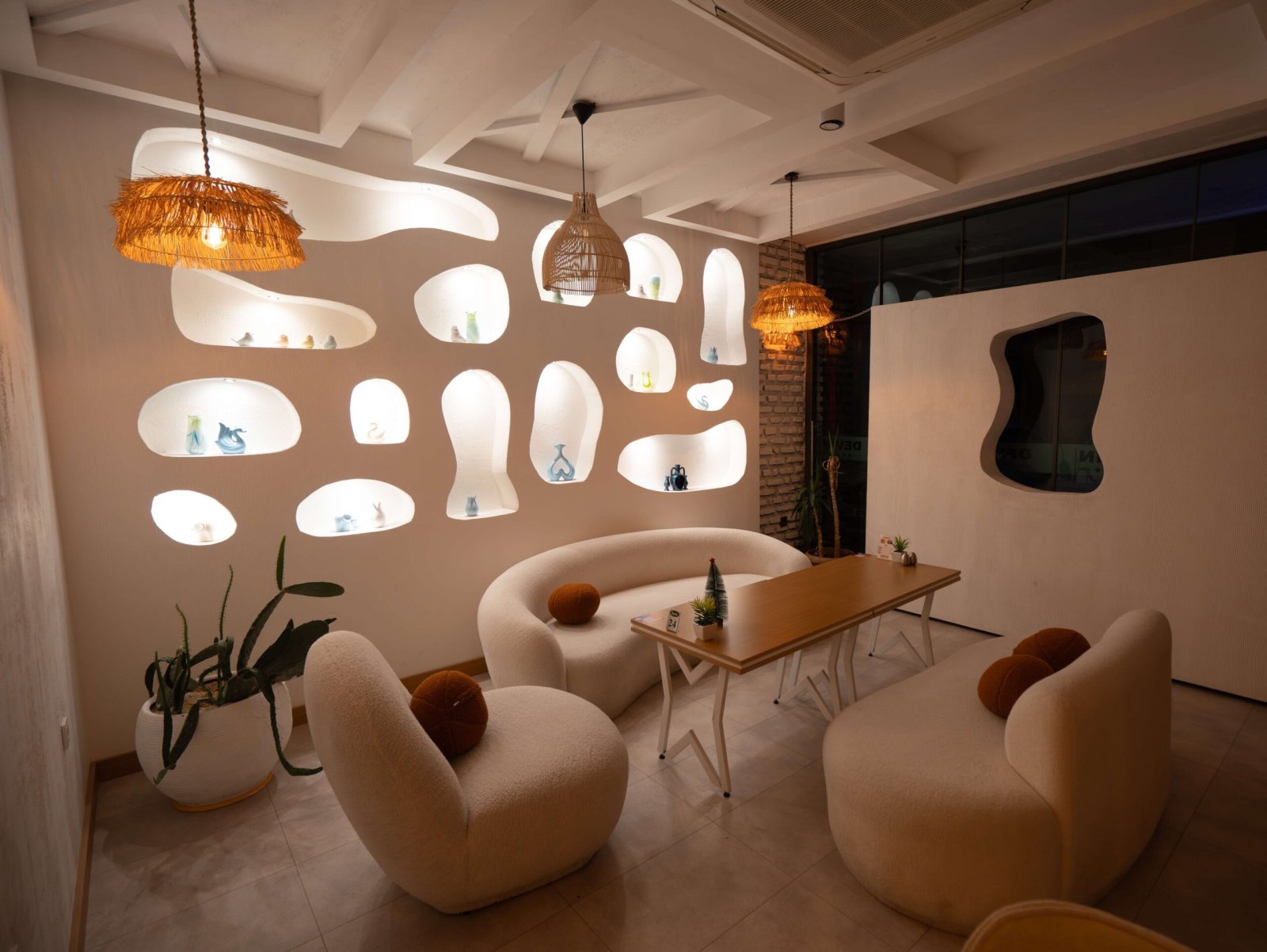 Devin Otel photo 6