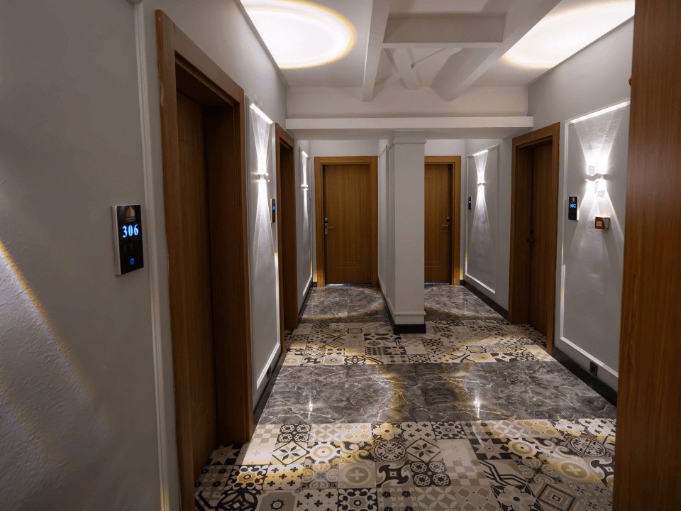 Devin Otel photo 4