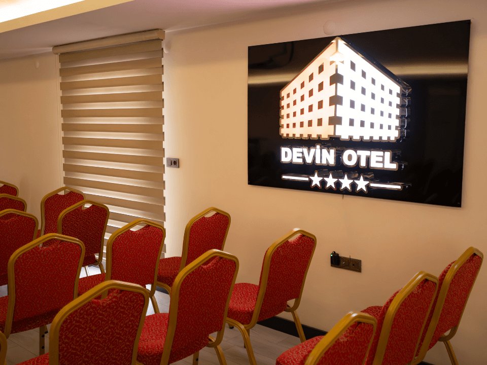 Devin Otel photo 16