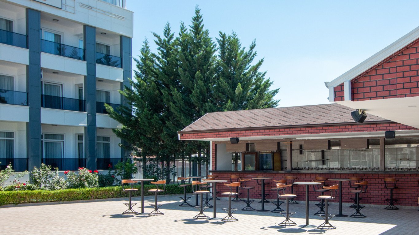 Lake Life Hotel photo 2