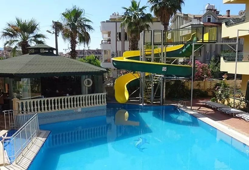 Maxwell Holiday Club photo 4