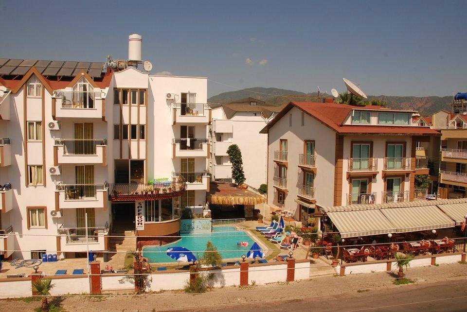 Saffron Apartments photo 2