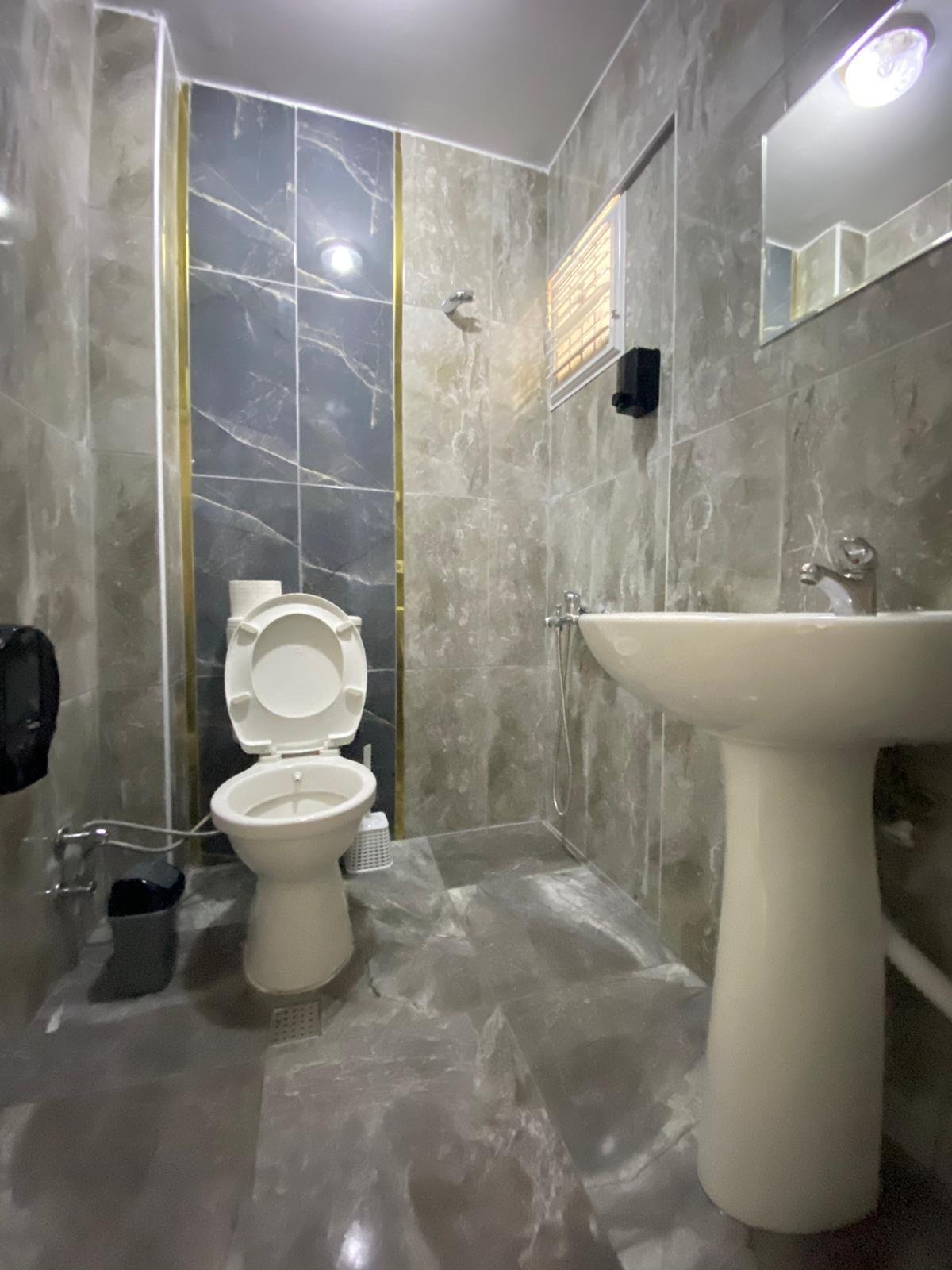 Güney Suit photo 10