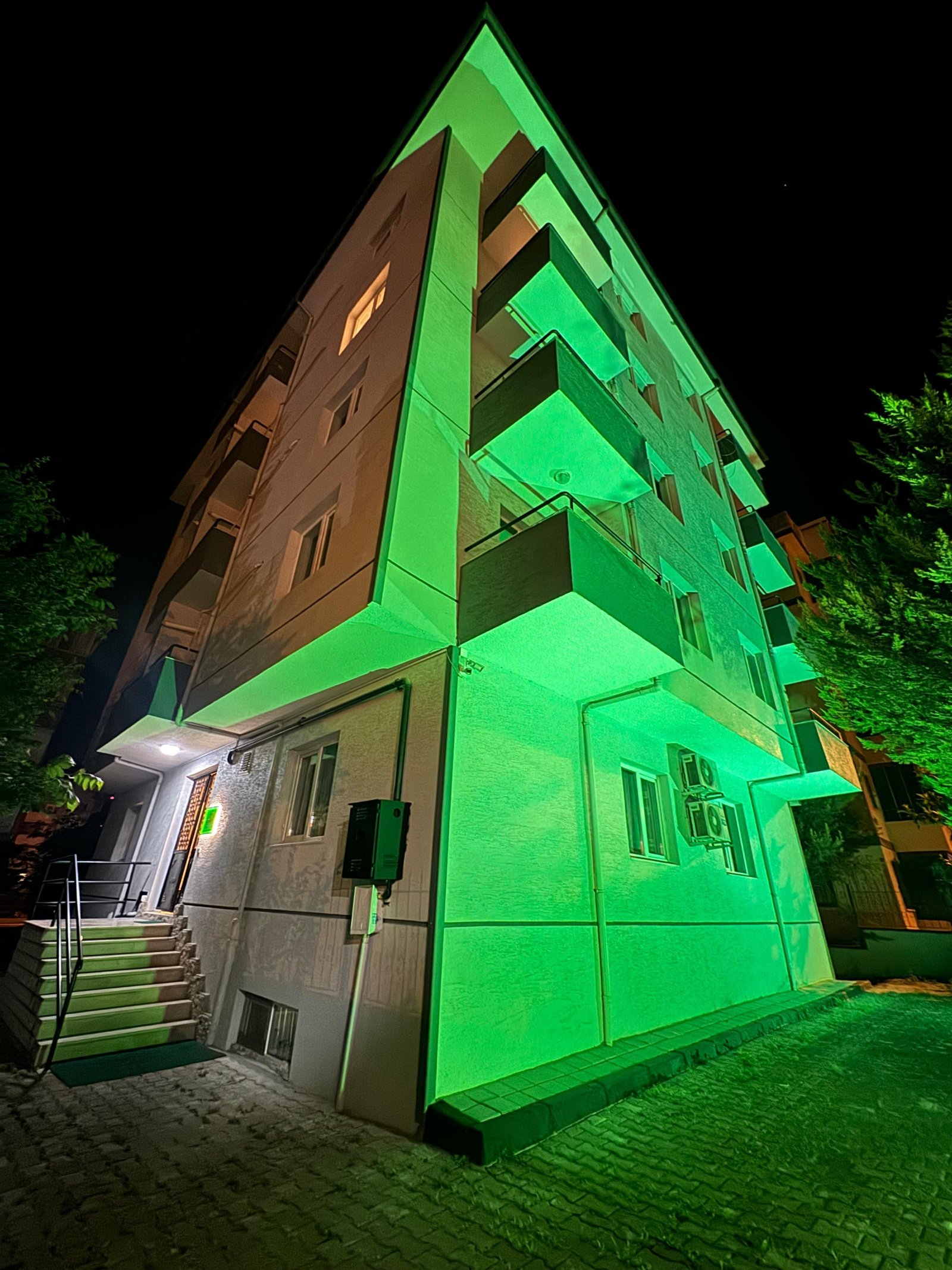 Güney Suit photo 8