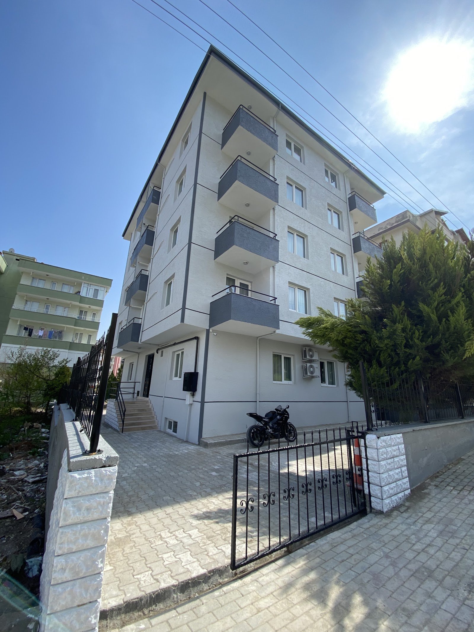 Güney Suit photo 2