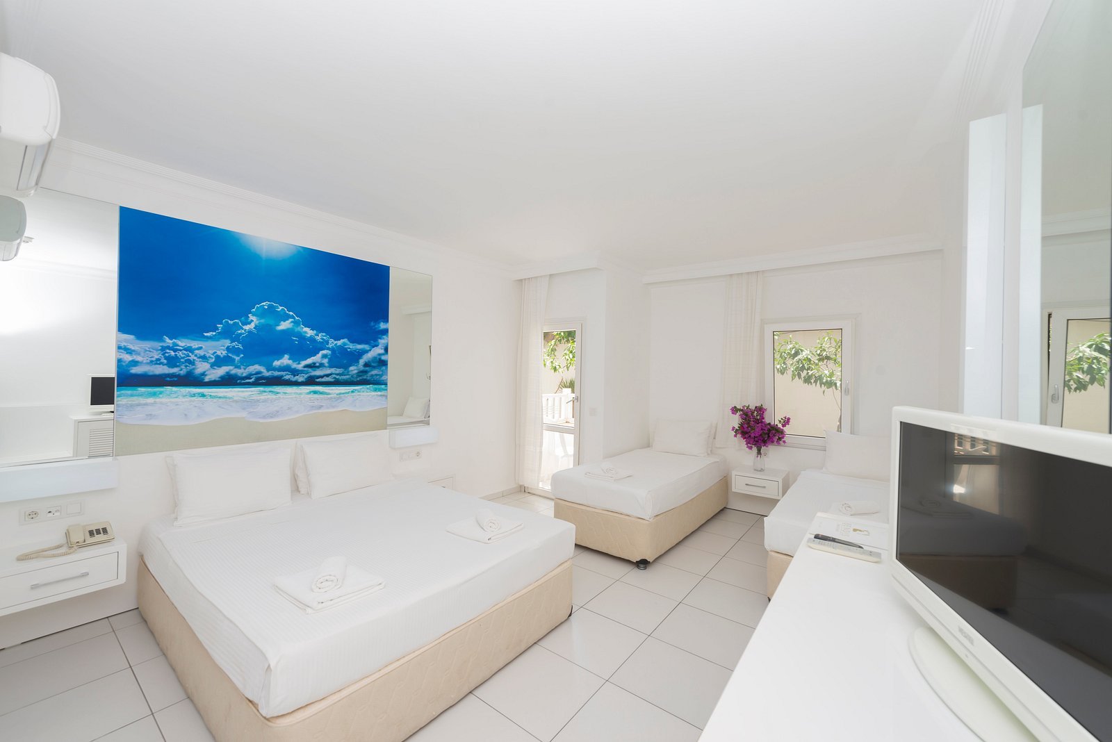 Bendis Beach Hotel photo 8