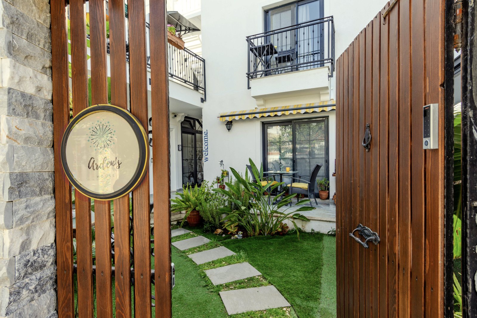 Arden's House photo 2