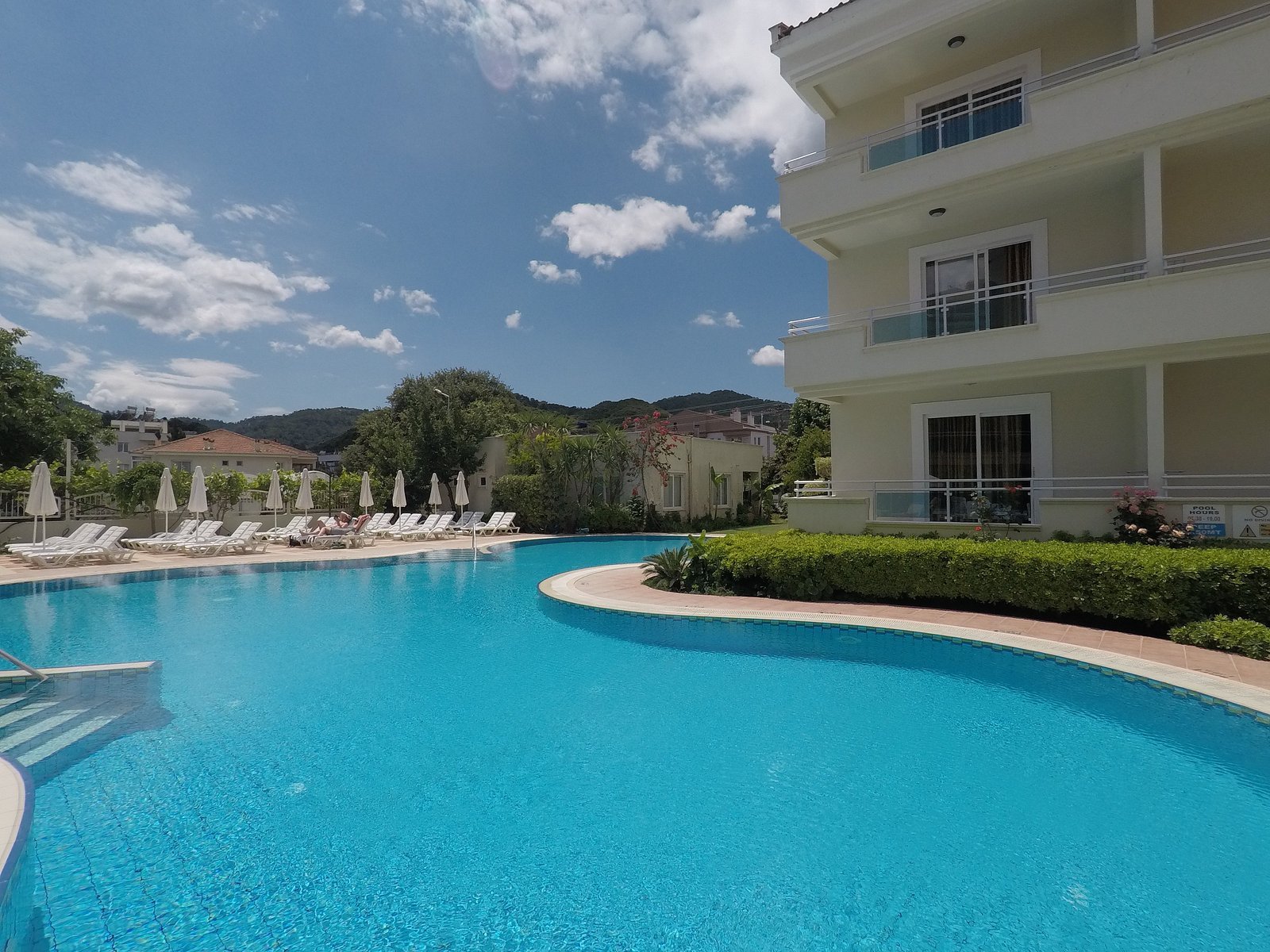Verona Apartments photo 4