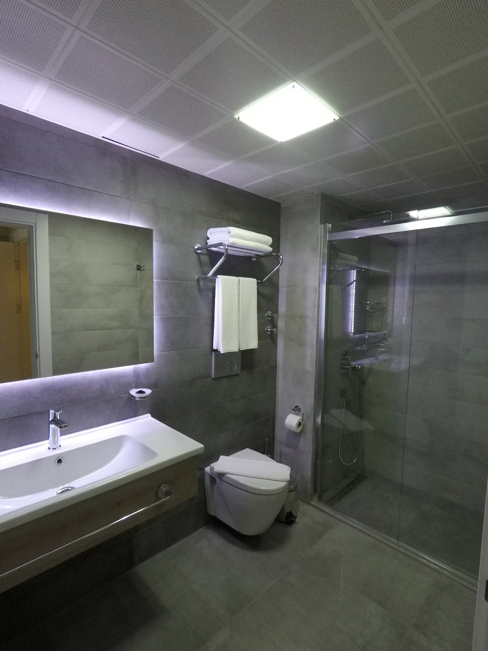 Verona Apartments photo 9