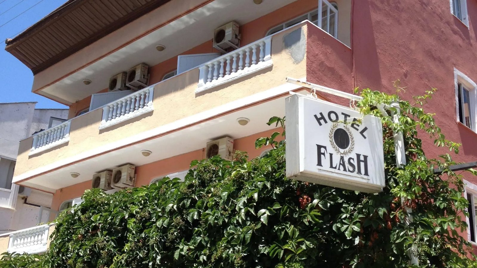 Flash Hotel photo 2