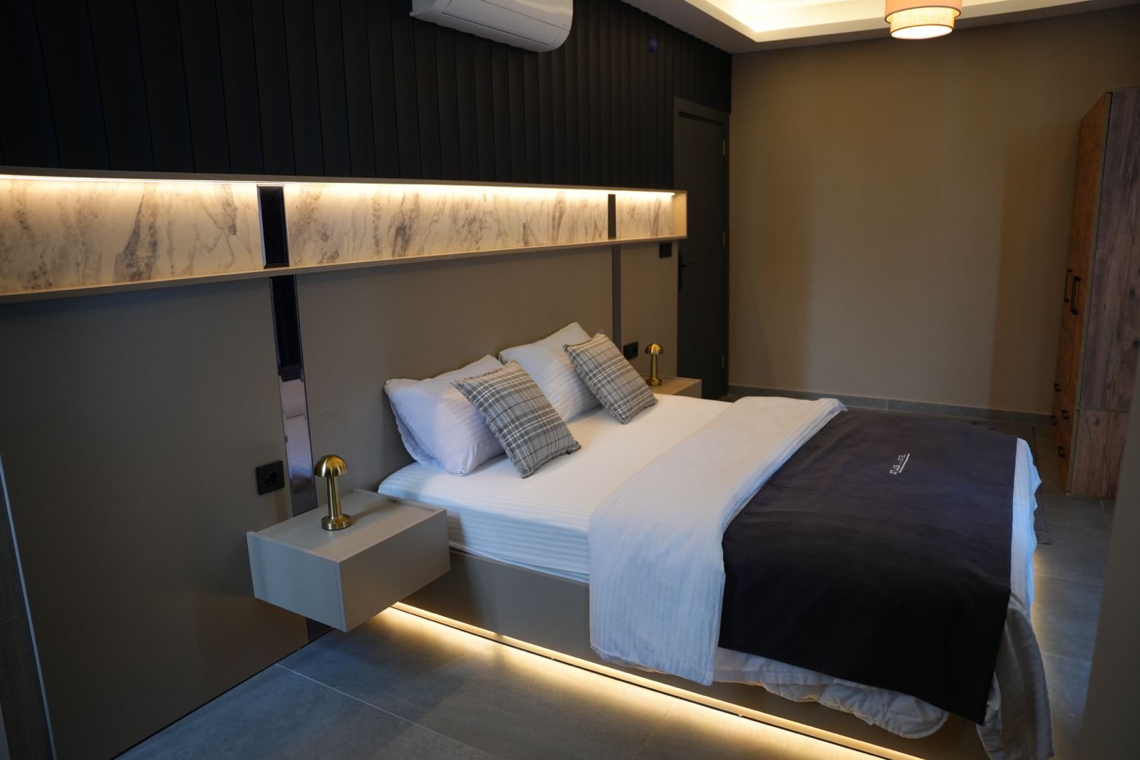 ATLAS apart OTEL photo 5