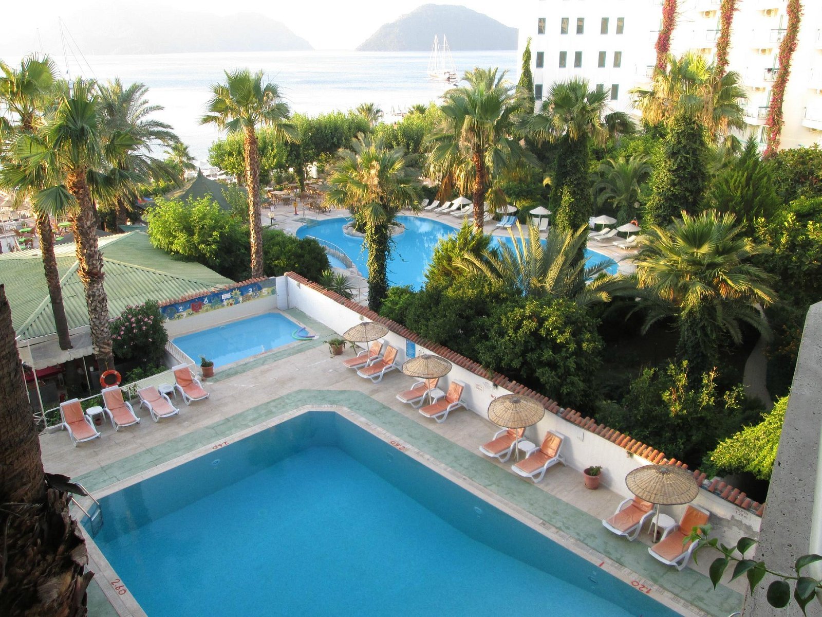 Amos Hotel photo 9