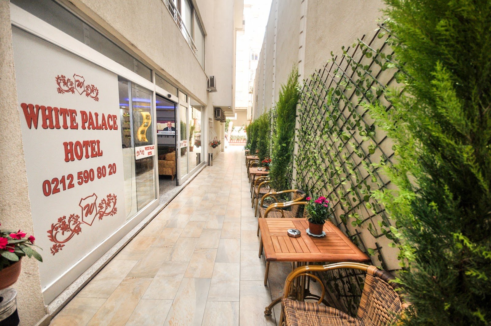 White Palace Hotel photo 2