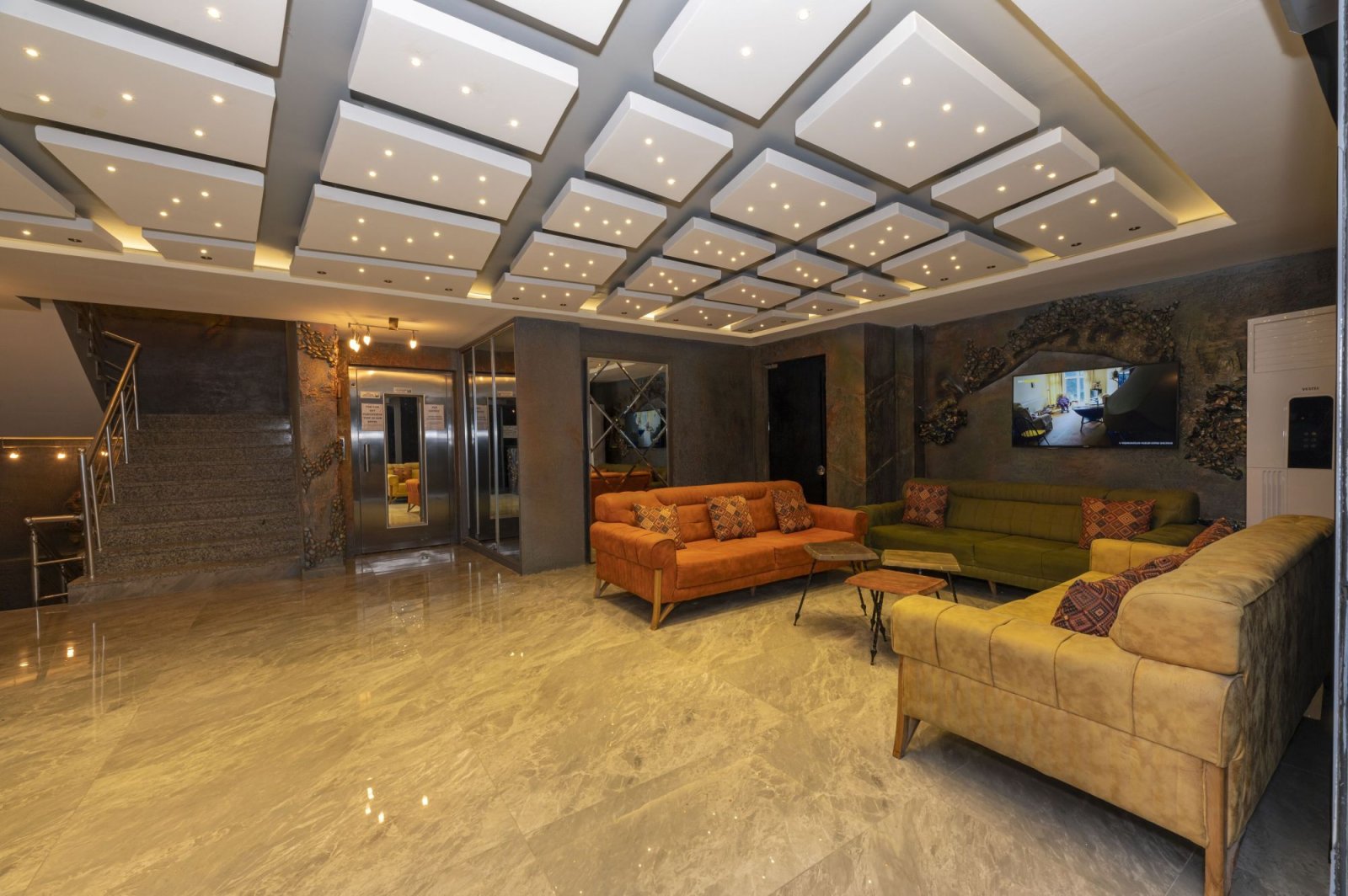 White Palace Hotel photo 3
