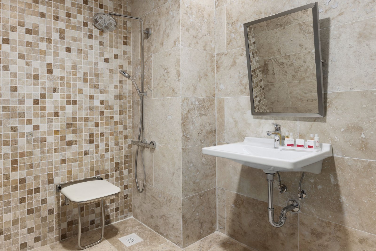 Ramada Hotel & Suites by Wyndham Istanbul Merter photo 16