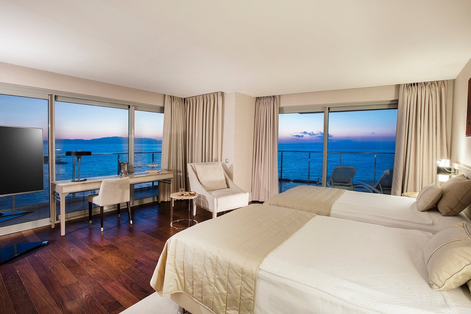 Charisma De Luxe Hotel photo 19