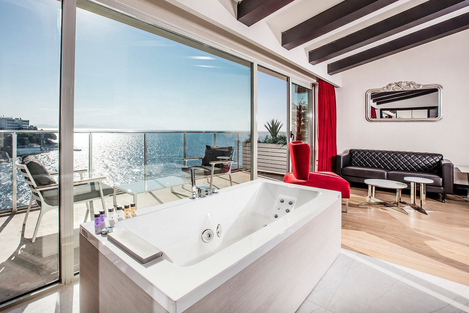 Charisma De Luxe Hotel photo 18