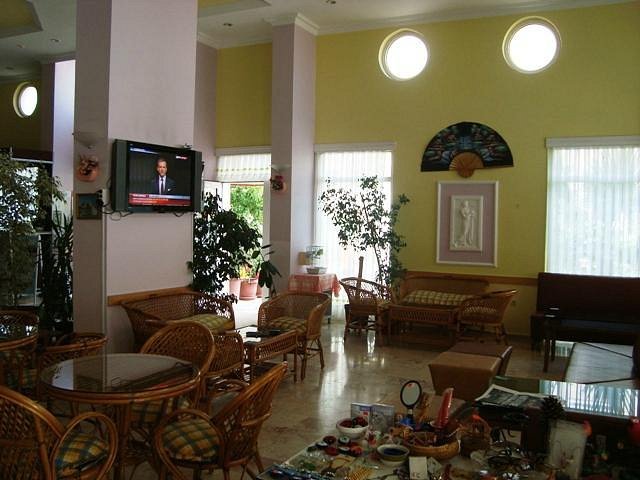 Golden Moon Apart Hotel photo 7
