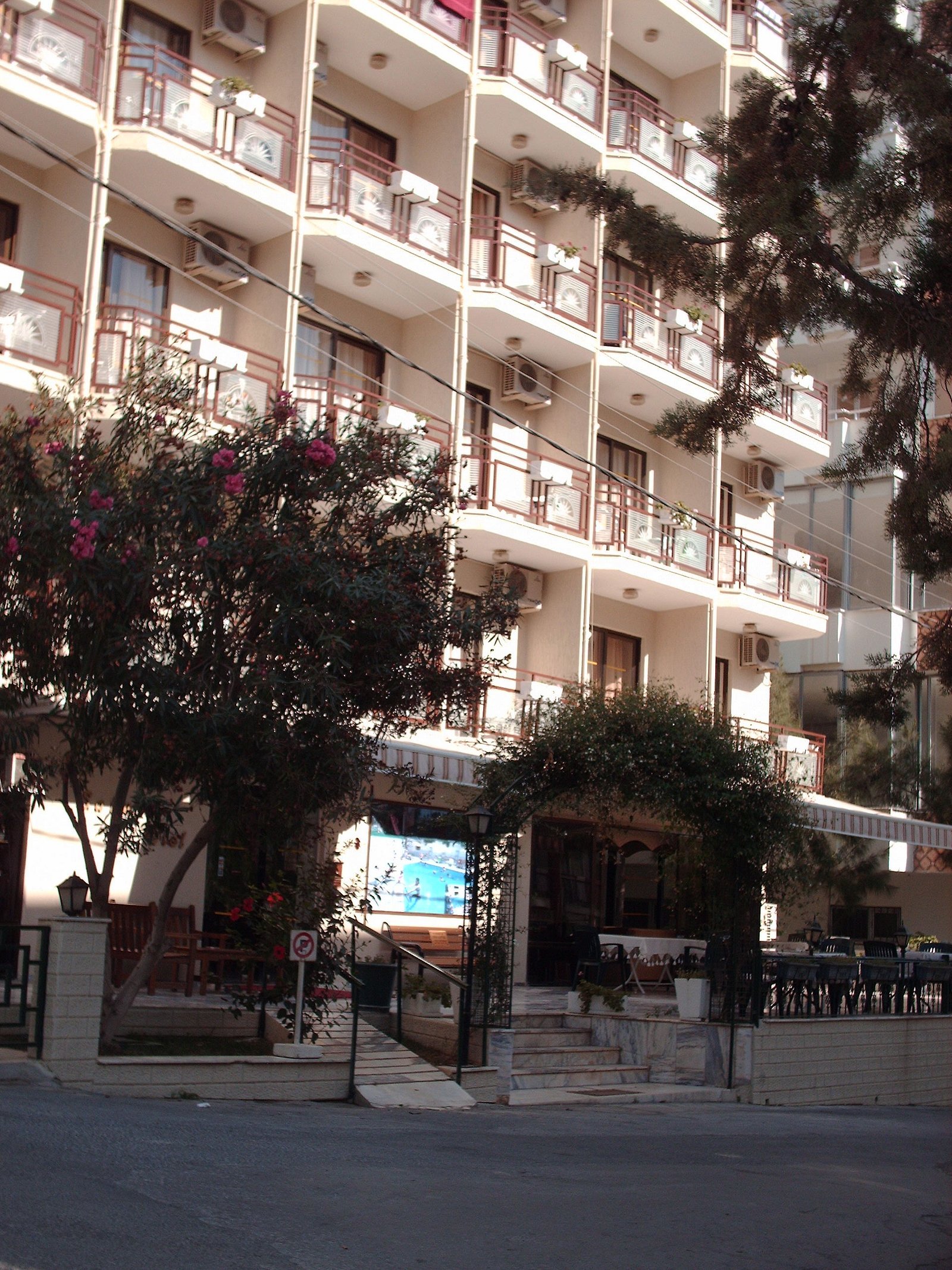 Saturn Hotel Kuşadası — Kuşadası - Ephesus