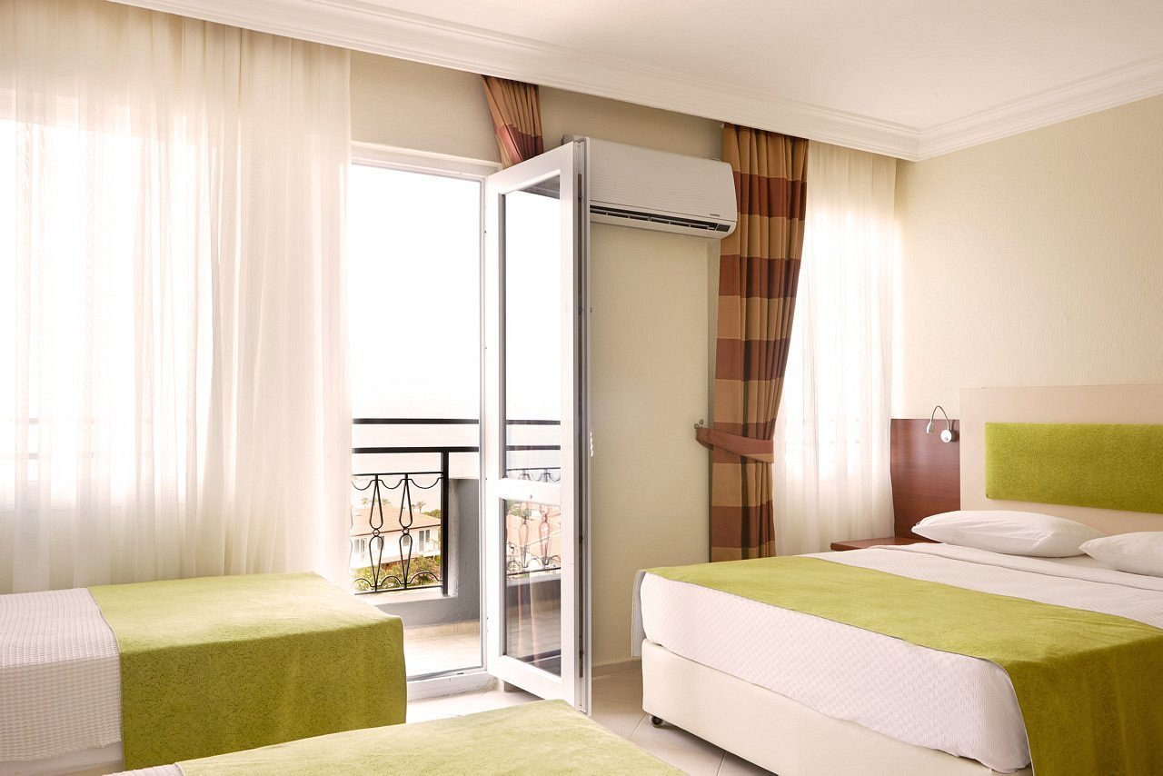 Club Hotel Lion photo 18