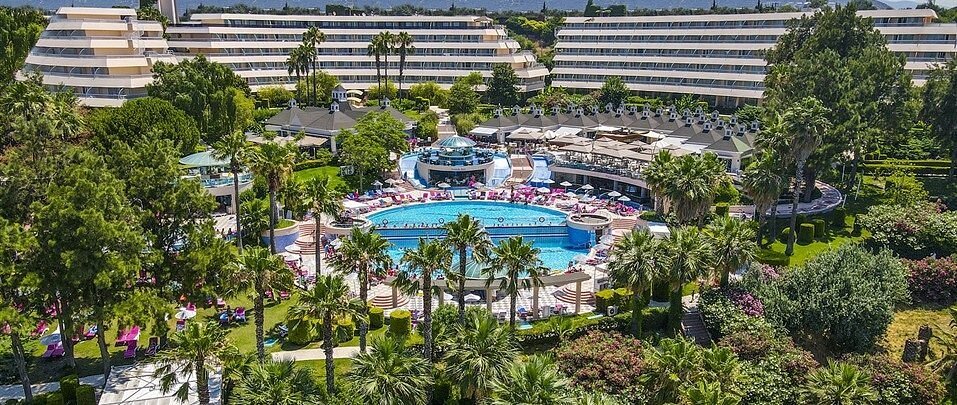 The Grand Blue Sky International — Kuşadası