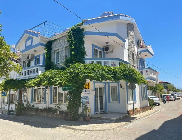 sahinler apart — Datça