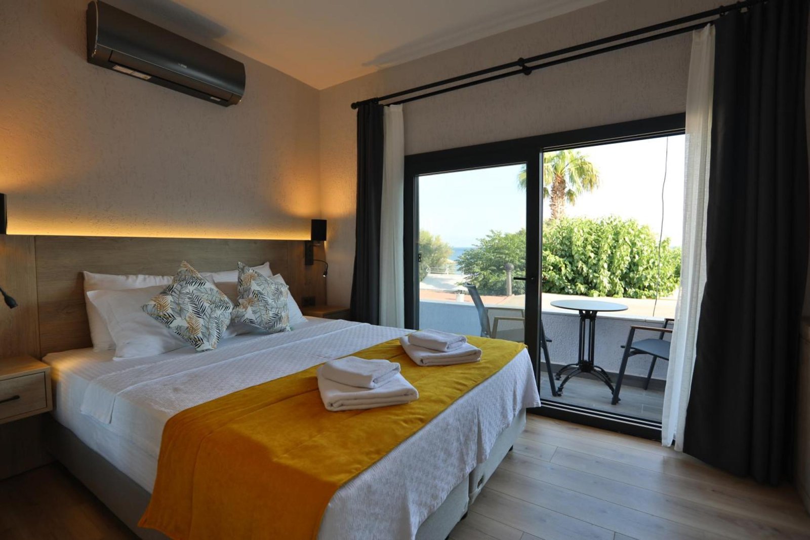 Ali's Hotel Beach photo 6