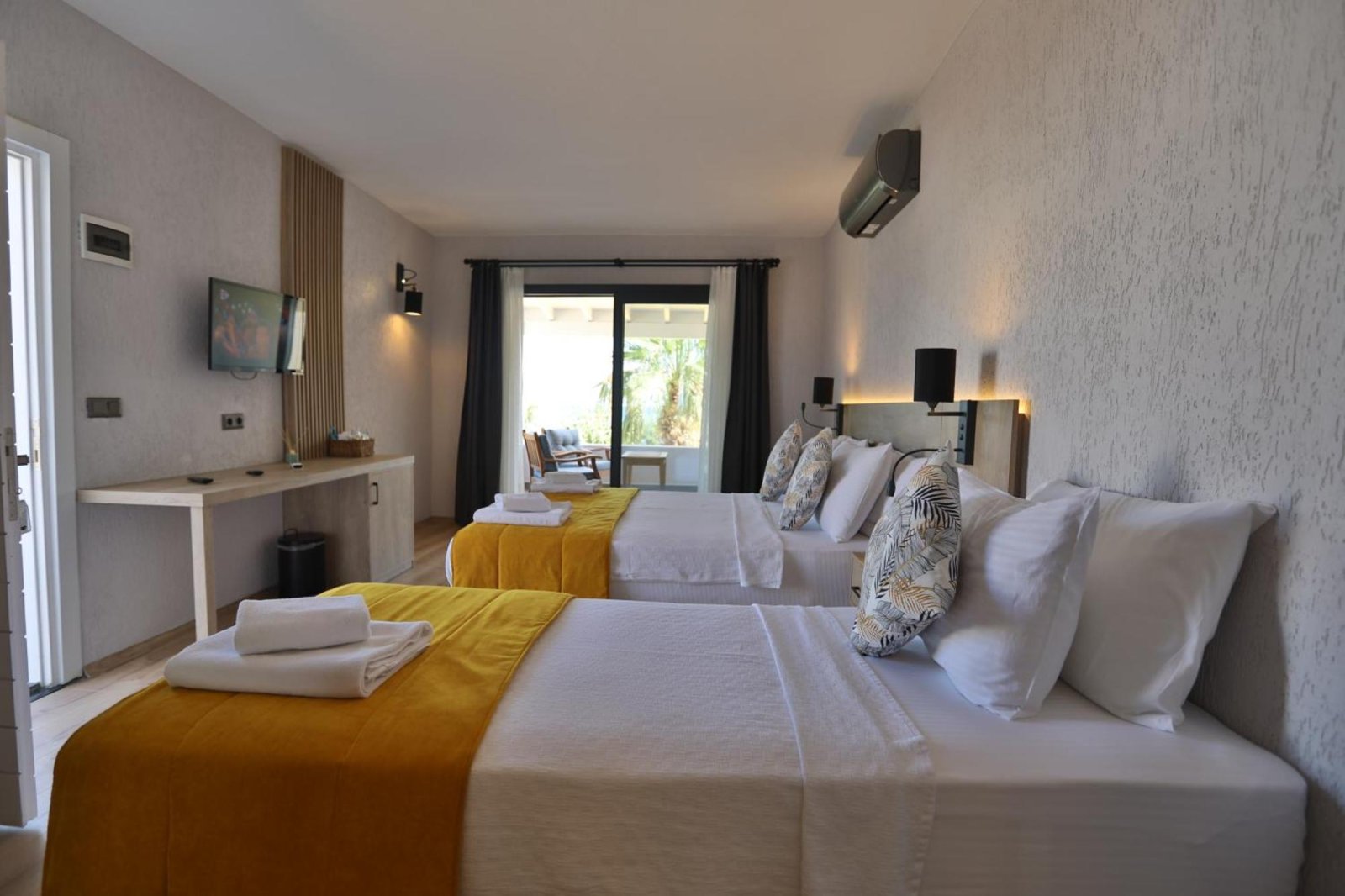 Ali's Hotel Beach photo 7