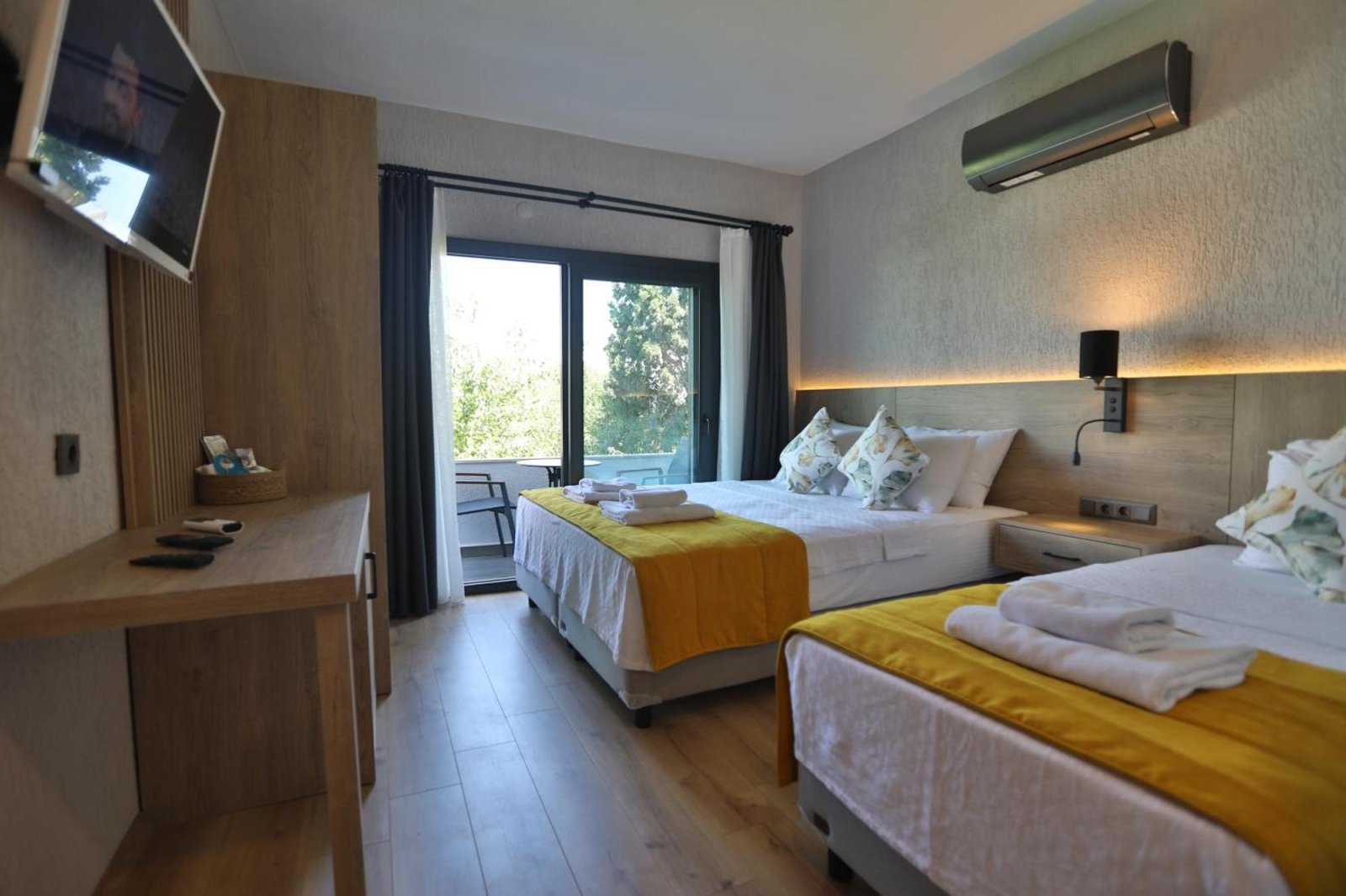 Ali's Hotel Beach photo 9