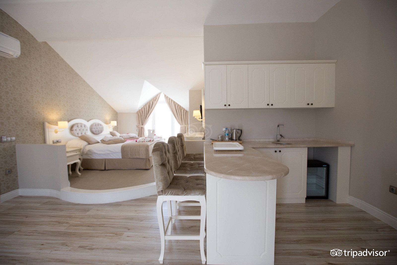 The PineHill Hotel & Suites photo 12