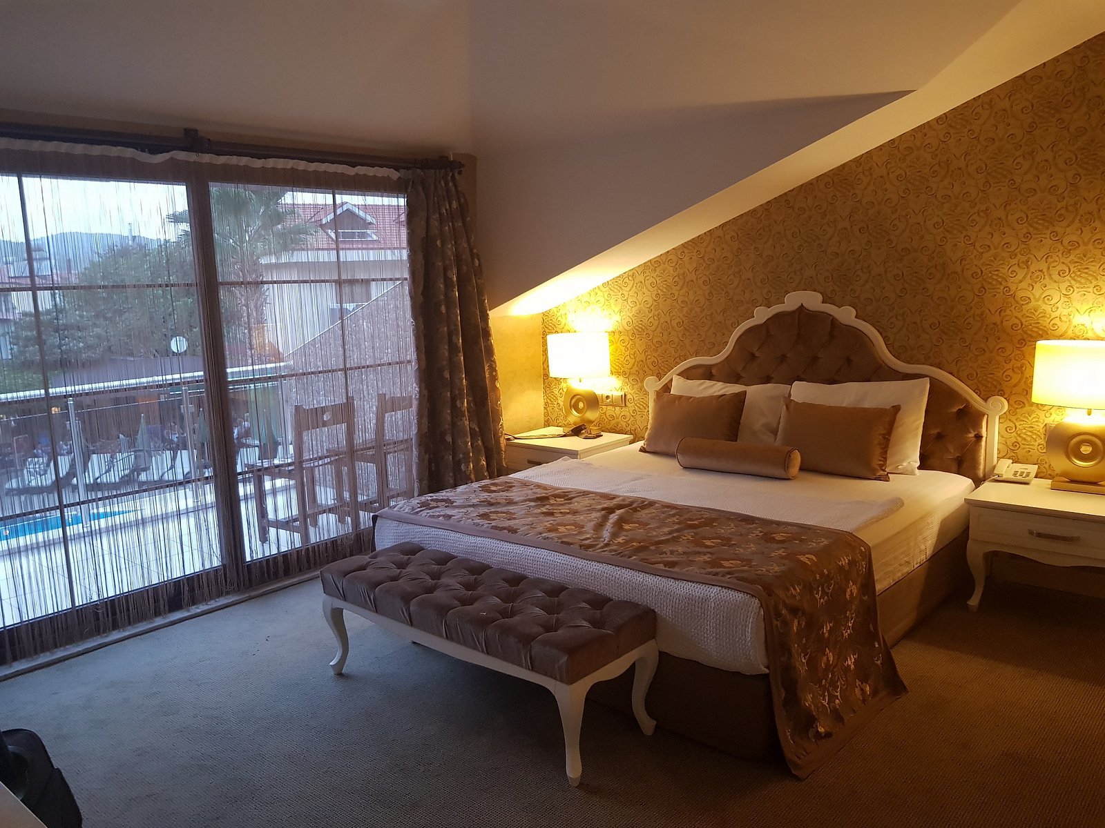 Han Deluxe Hotel & Suites photo 16