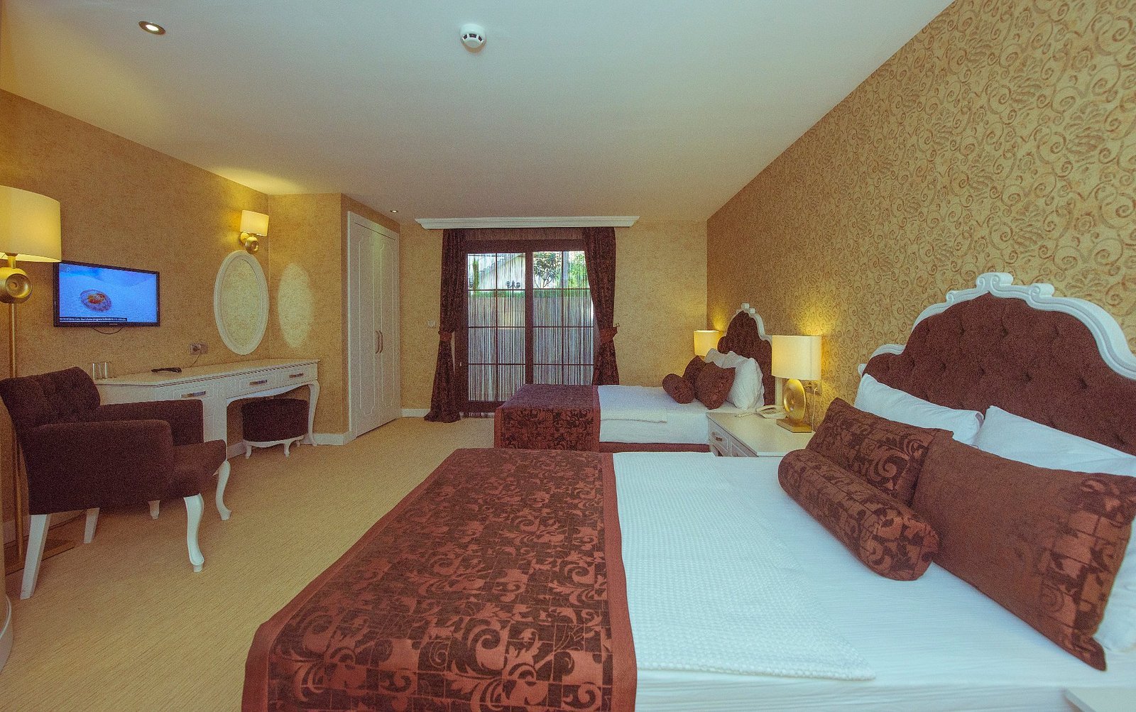 Han Deluxe Hotel & Suites photo 12