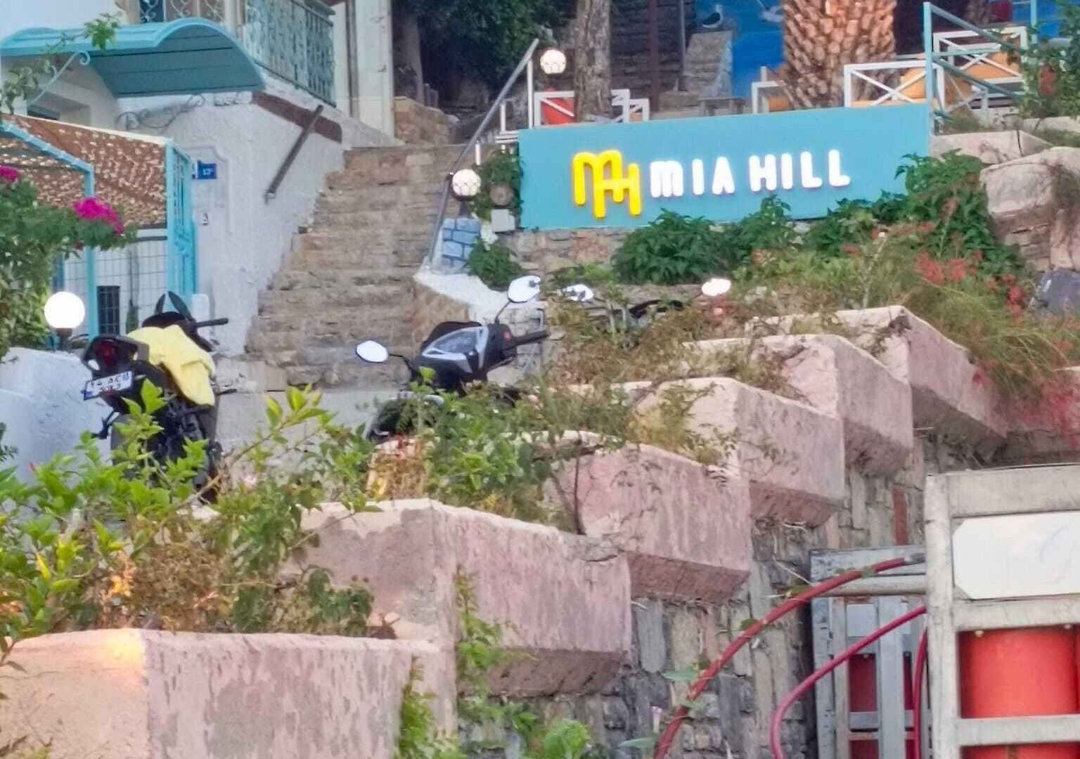 Mia Hill Suites photo 3