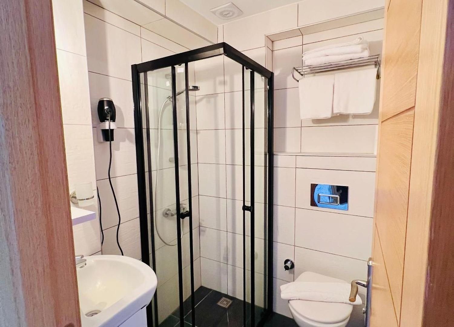 Mia Hill Suites photo 13