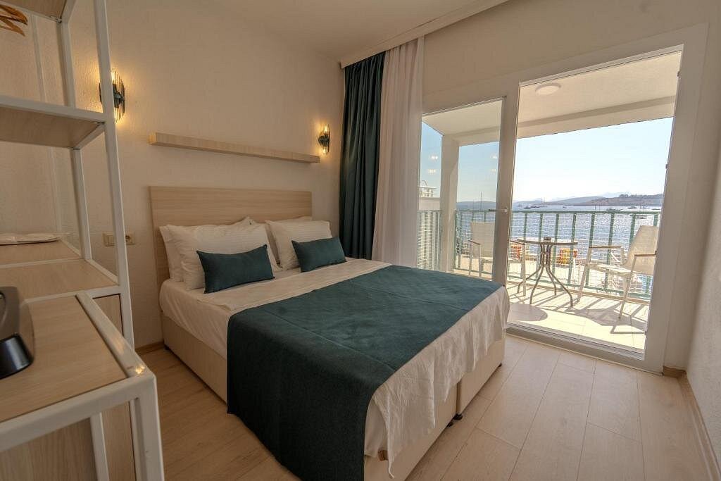 Mia Hill Suites photo 9