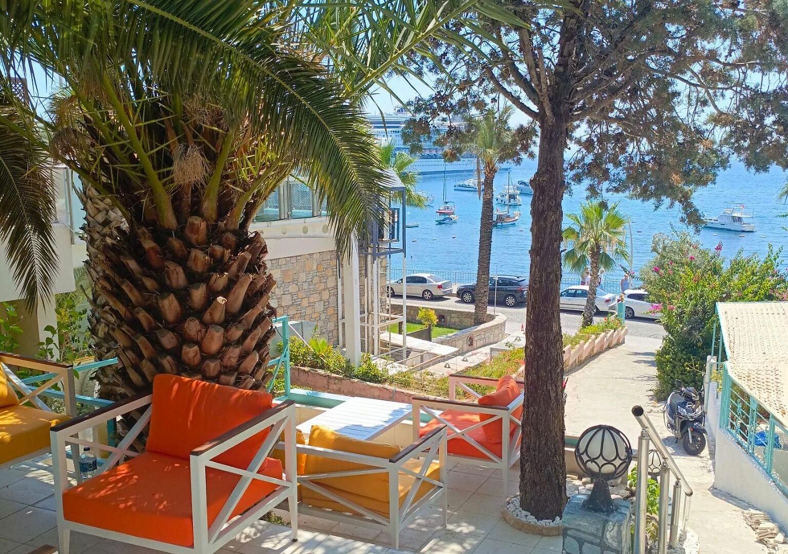 Mia Hill Suites photo 2