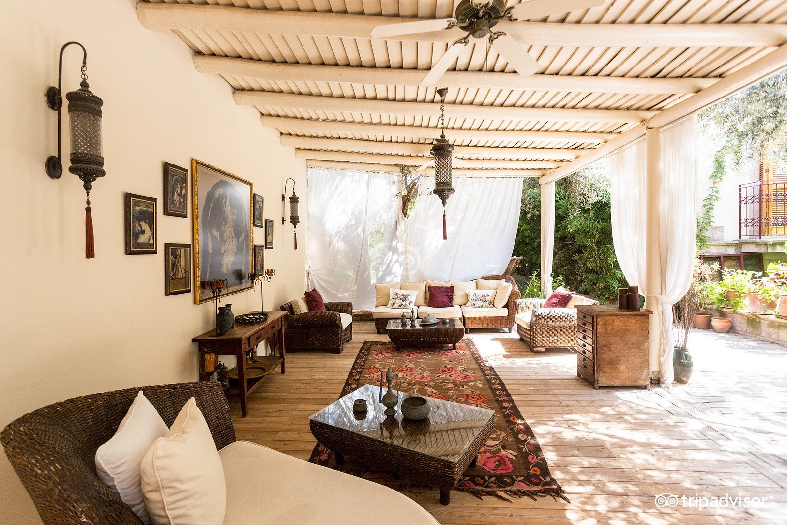 Jade Residence photo 3