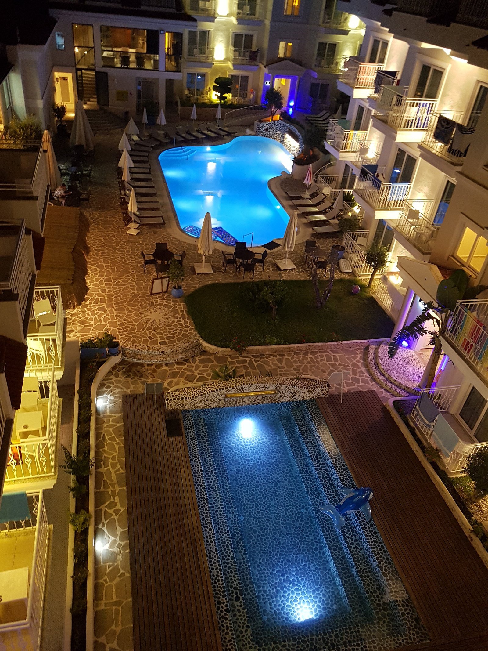 Montebello Deluxe photo 12