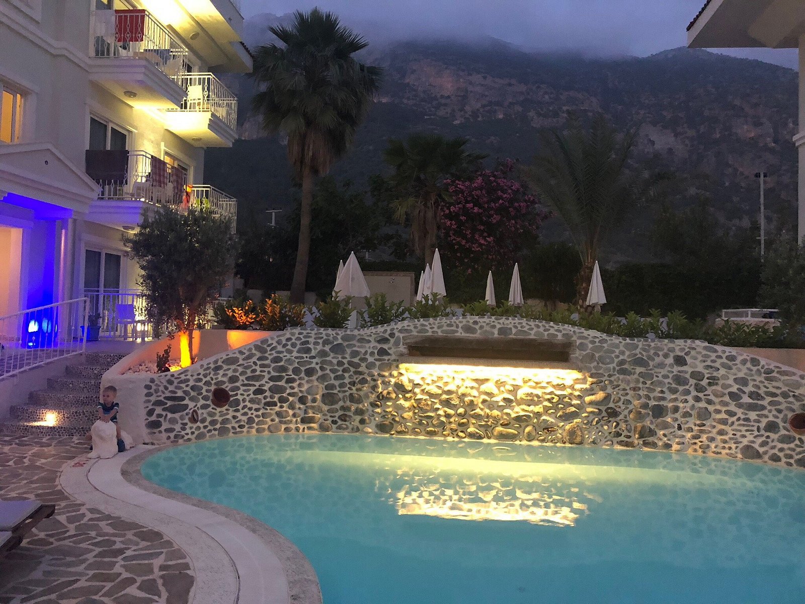 Montebello Deluxe photo 2