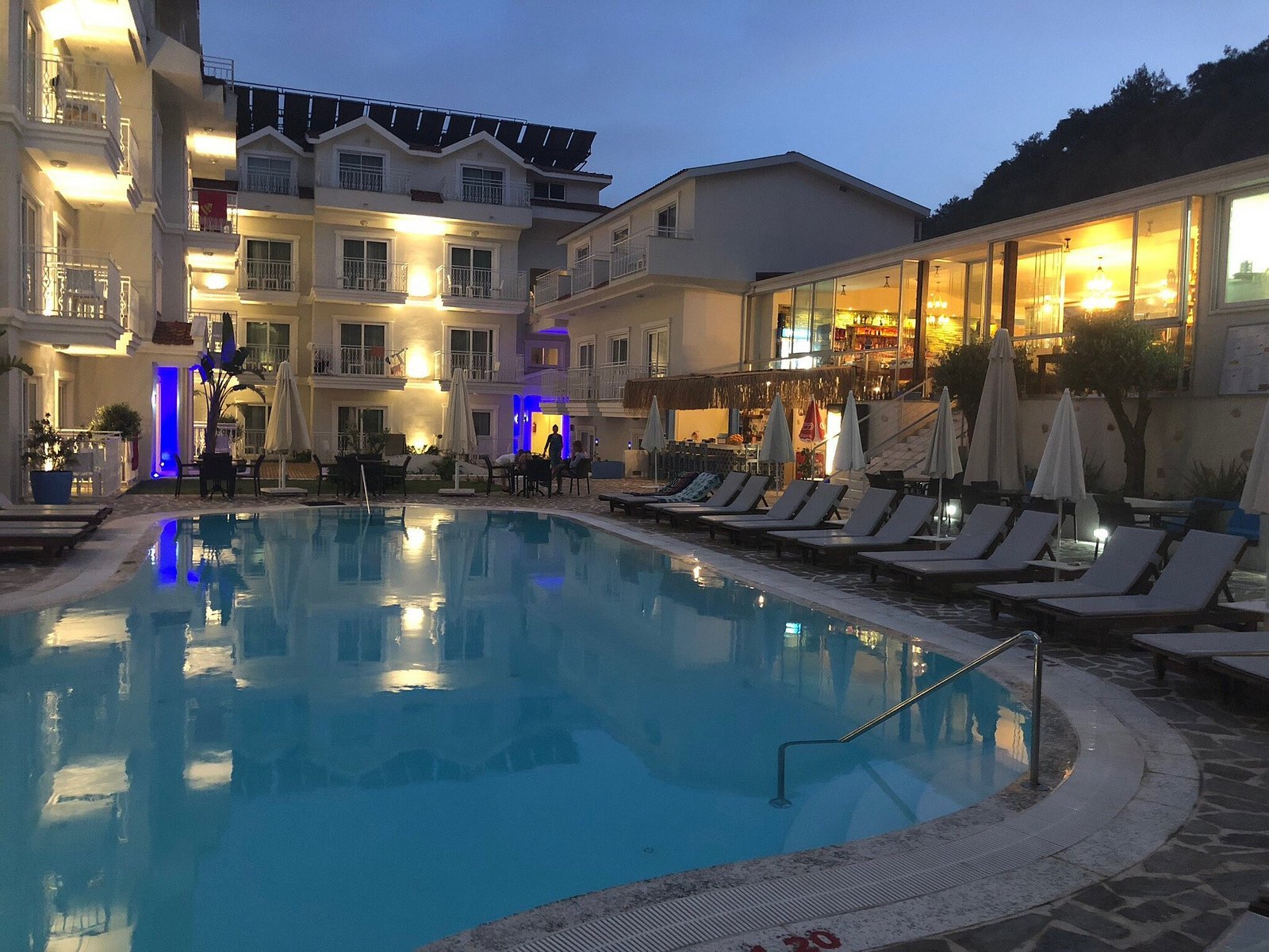 Montebello Deluxe photo 15