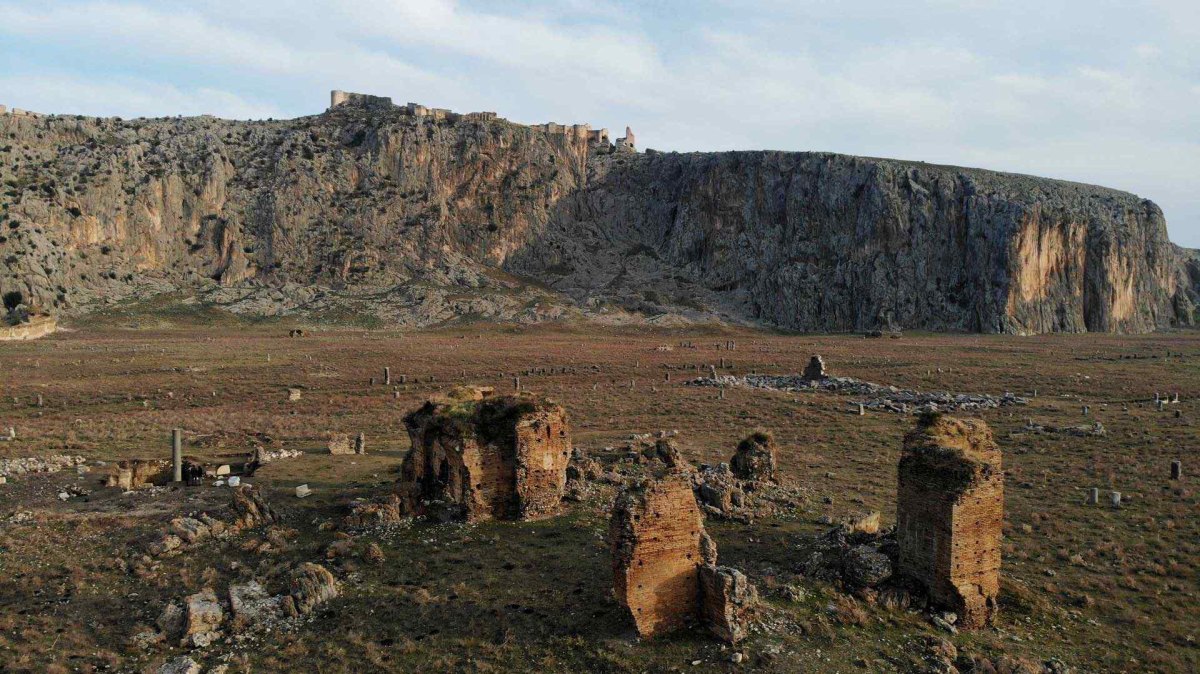 Adana The Archaeological Site Of Anavarza photo 6