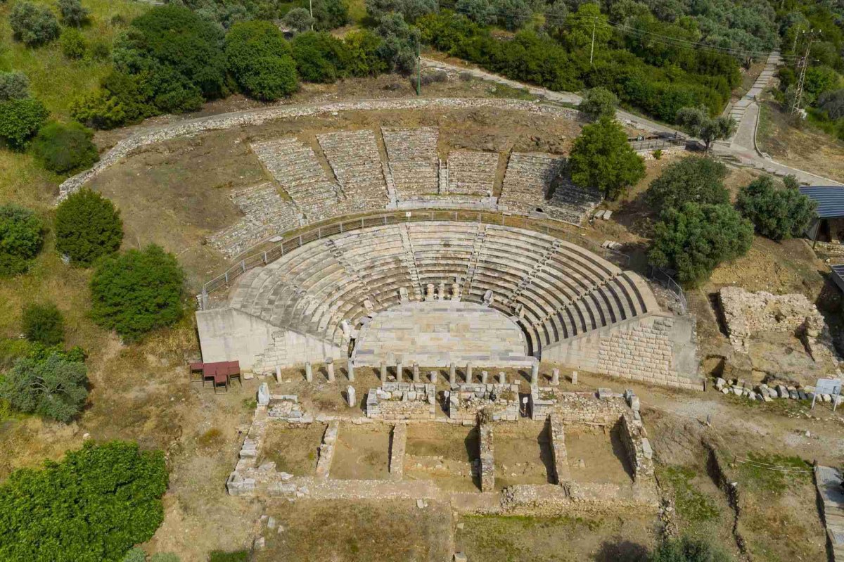 İzmir Metropolis Archaeological Site