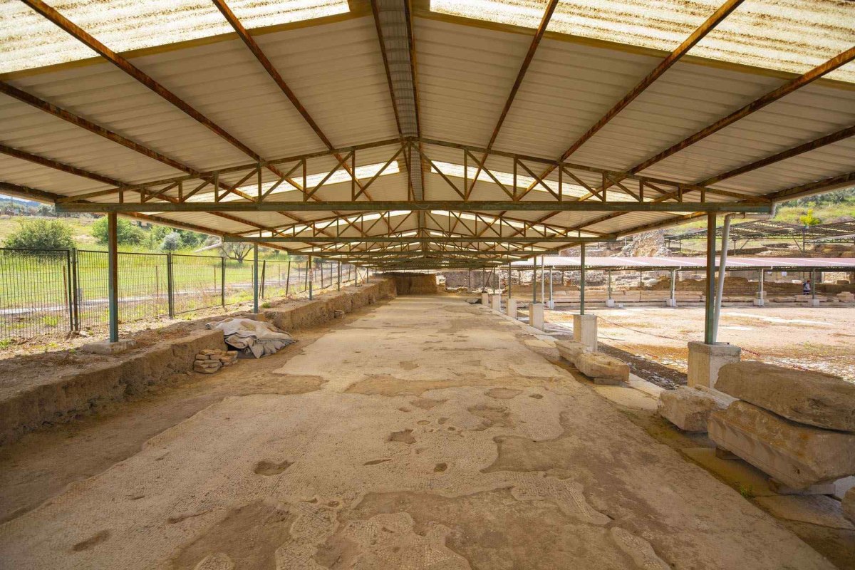 İzmir Metropolis Archaeological Site photo 8