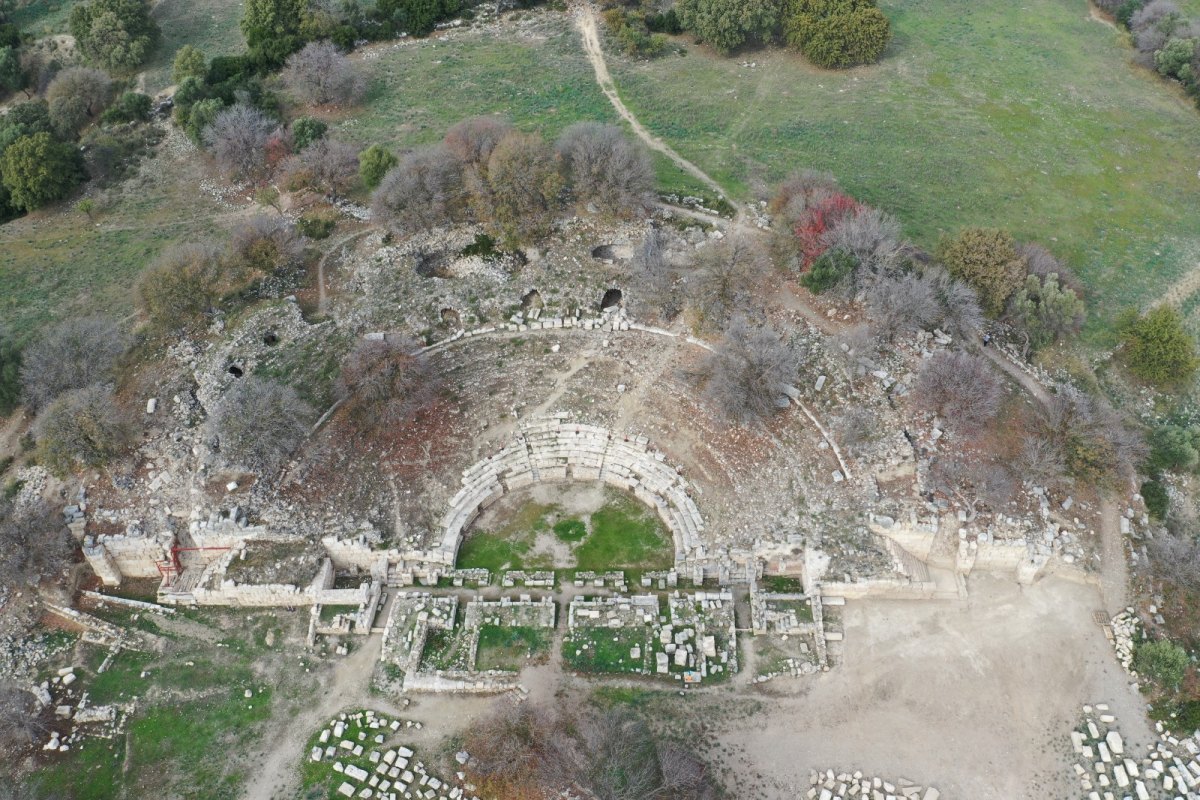 İzmir Teos Archaeological Site photo 4