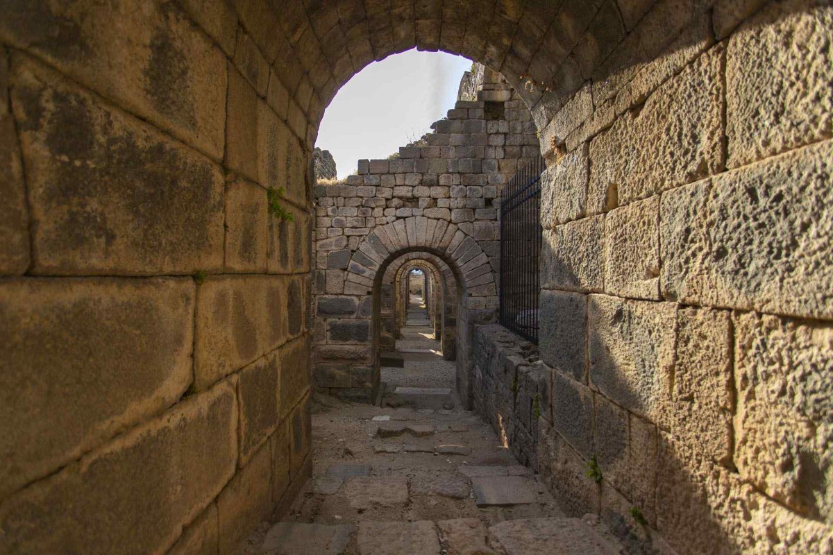 İzmir Bergama Pergamon Acropolis photo 5